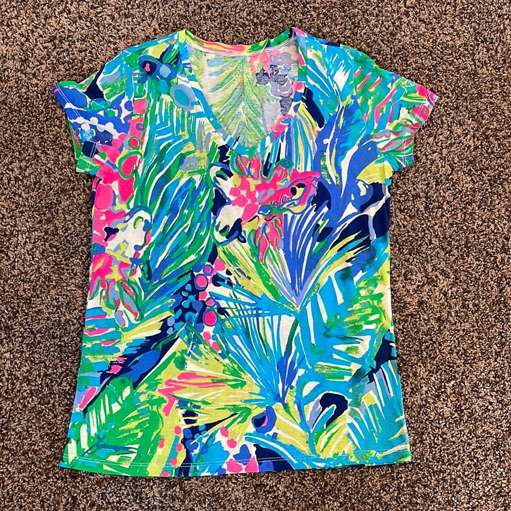 Lily Pulitzer V-neck, Medium